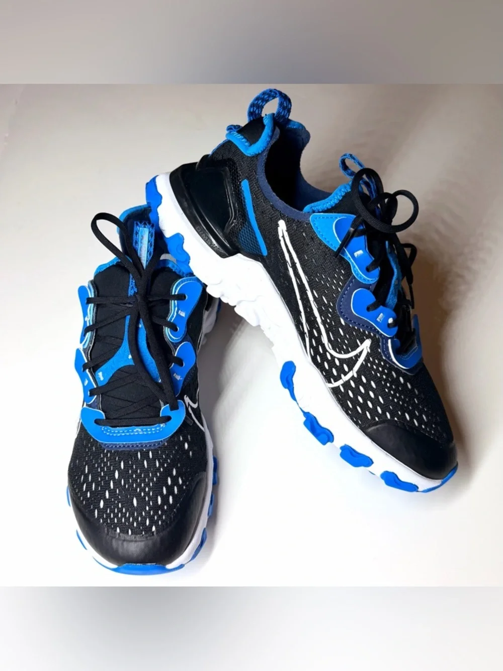 Nike Kids React Vision Athletic sneakers Black / White / Blue Size- 6Y